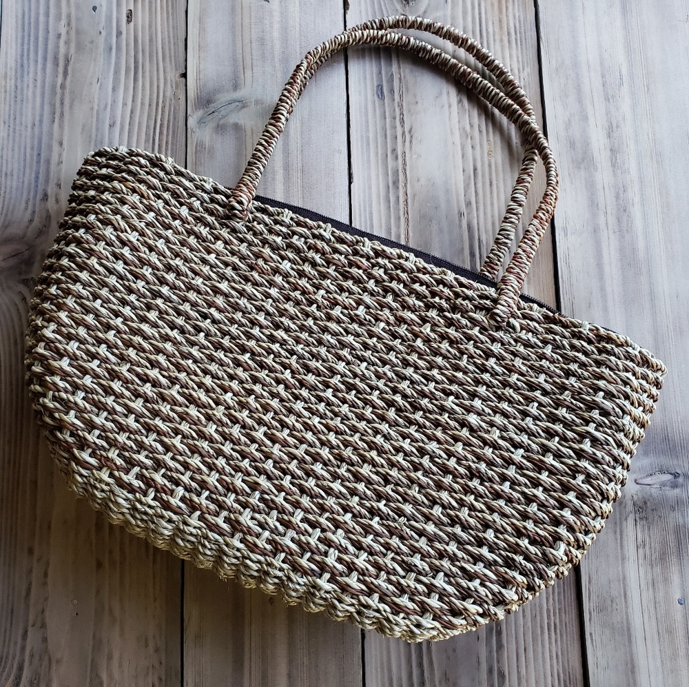 Cute medium size straw bag